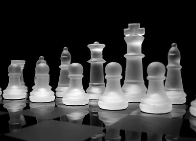 glass, chess, grayscale, chess pieces, Frosted Glass, glass art - related desktop wallpaper