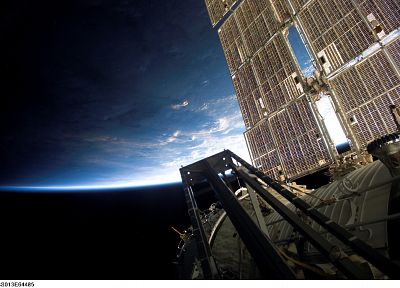 Earth, International Space Station, solar panels - random desktop wallpaper