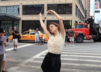 women, Miranda Kerr, models, taxi, balloons, crosswalks - random desktop wallpaper