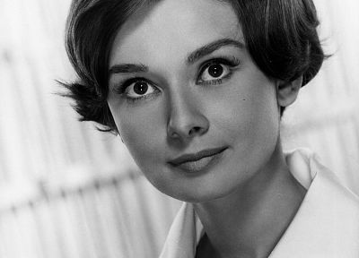 Audrey Hepburn, monochrome, greyscale - duplicate desktop wallpaper