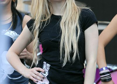 Avril Lavigne - related desktop wallpaper