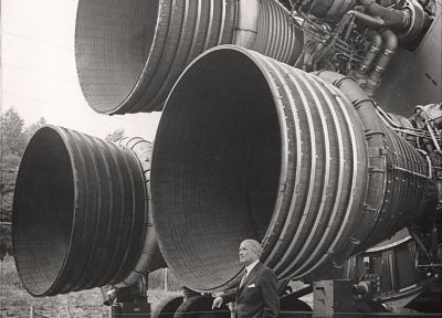 Saturn 5 booster, Wernher von Braun - random desktop wallpaper