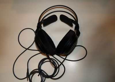 headphones - random desktop wallpaper