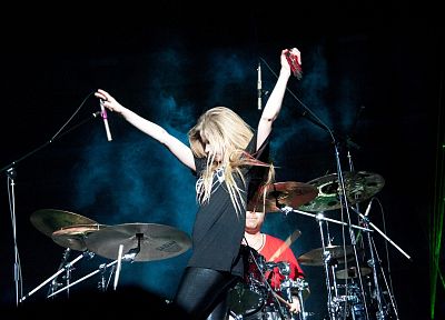 Avril Lavigne, drums - random desktop wallpaper