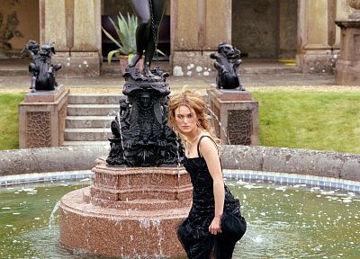 Keira Knightley, fountains, black dress - desktop wallpaper