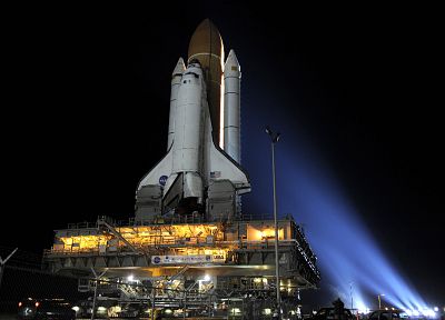 Space Shuttle Discovery - random desktop wallpaper