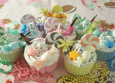 cupcakes, beads, candies, dessert - desktop wallpaper