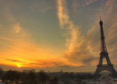 Eiffel Tower, Paris - duplicate desktop wallpaper
