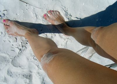 legs, sand - desktop wallpaper