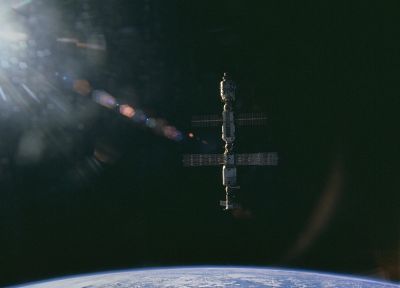 space station - desktop wallpaper