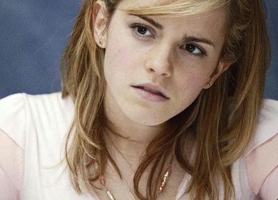 Emma Watson - random desktop wallpaper