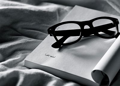 glasses, books - random desktop wallpaper
