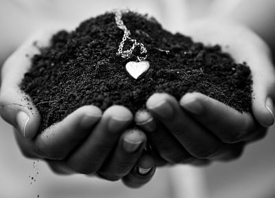 love, dirt, monochrome, necklaces, hearts, chains, greyscale - related desktop wallpaper