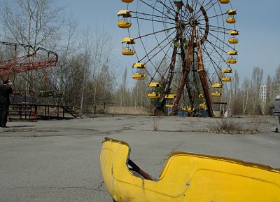 Pripyat, Chernobyl, ferris wheels - duplicate desktop wallpaper