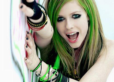 women, Avril Lavigne, green hair - random desktop wallpaper