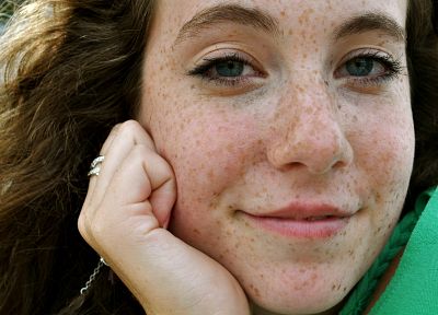 women, freckles, faces - duplicate desktop wallpaper