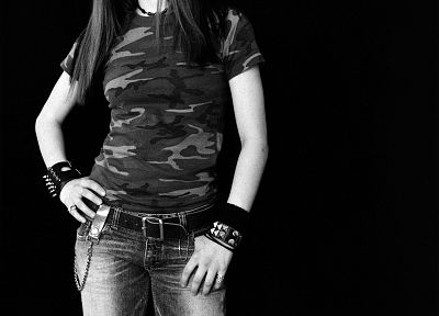 Avril Lavigne, grayscale, monochrome, black background - random desktop wallpaper
