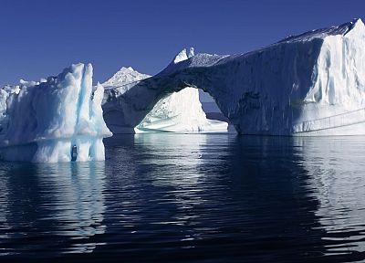 icebergs - random desktop wallpaper