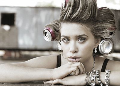 women, fashion, Ashley Olsen, soda cans - random desktop wallpaper