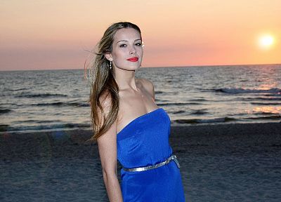 blondes, women, sunset, Petra Nemcova, blue dress, beaches - desktop wallpaper