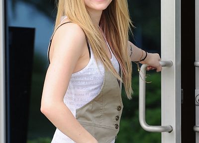 Avril Lavigne - desktop wallpaper